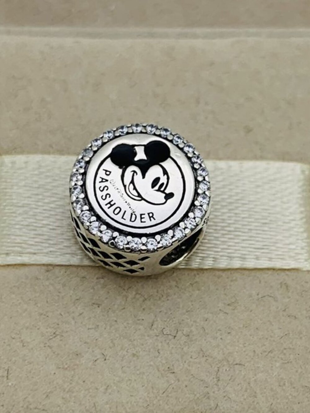✨🔥Pandora Disneyland Mickey Mouse Passholder Glamour Charm
